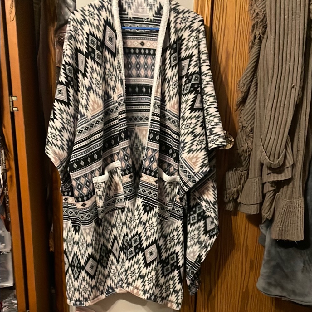 Cuddl Duds Black and White Patterned Cardigan